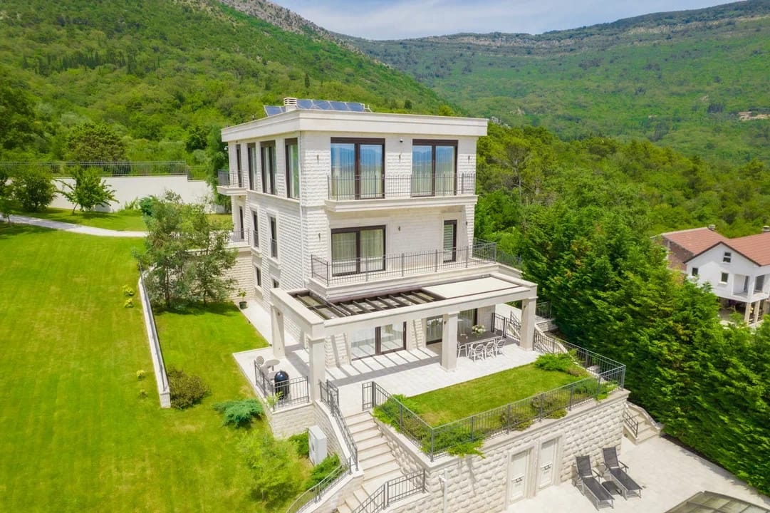 Image of Villa - 6 Bedrooms - 2 Bathrooms for Sale in Tivat-Mrcevac-Montenegro, Image 7